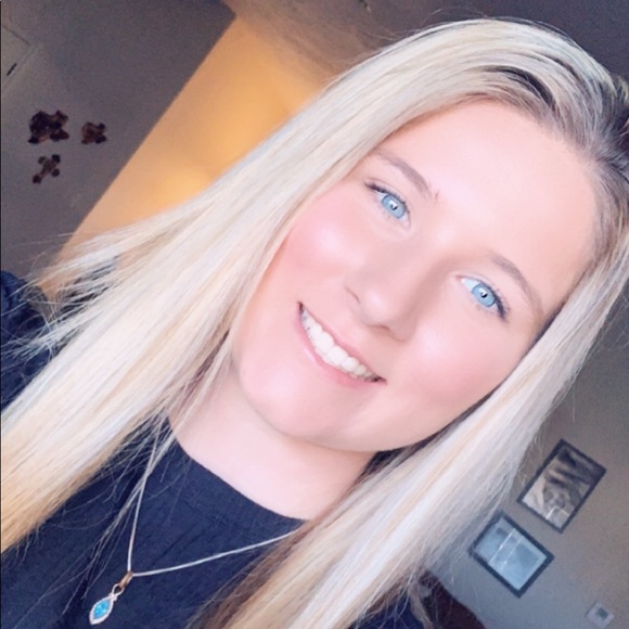 Meet your Posher, Makinzie - Picture 1 of 1